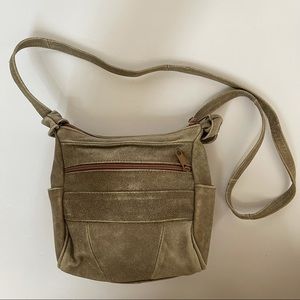 Tan leather shoulder bag.